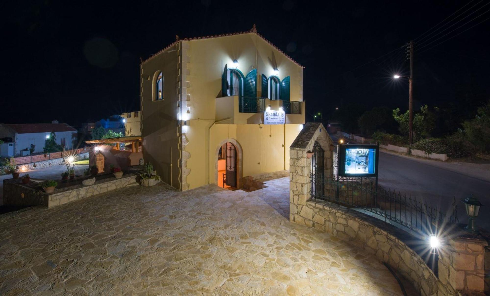 Skandalis Apartments With Pool Chorafakia Exterior photo