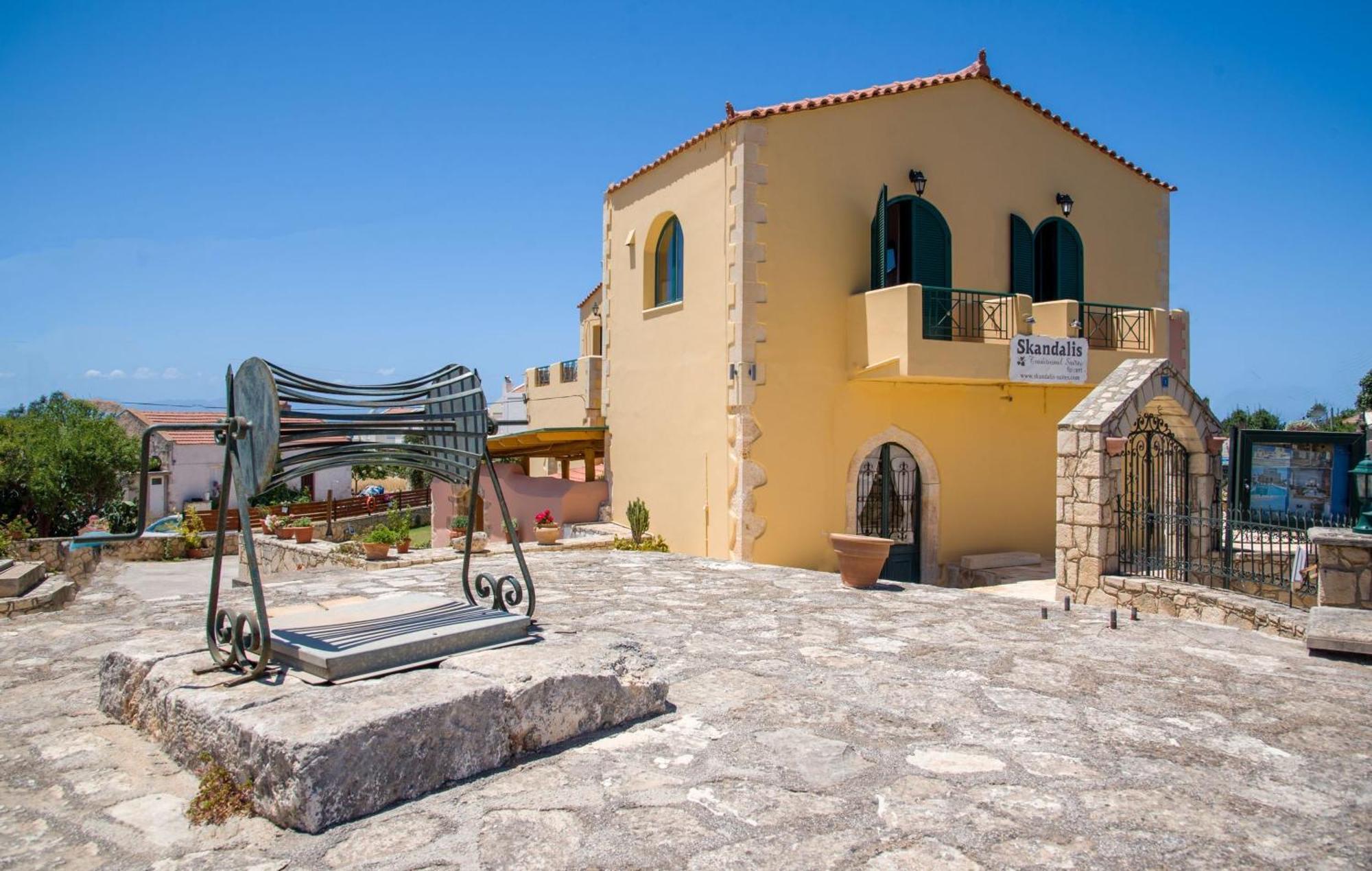 Skandalis Apartments With Pool Chorafakia Exterior photo