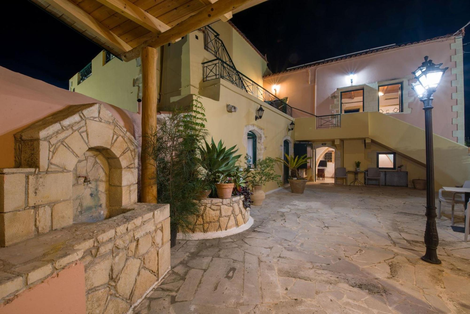 Skandalis Apartments With Pool Chorafakia Exterior photo