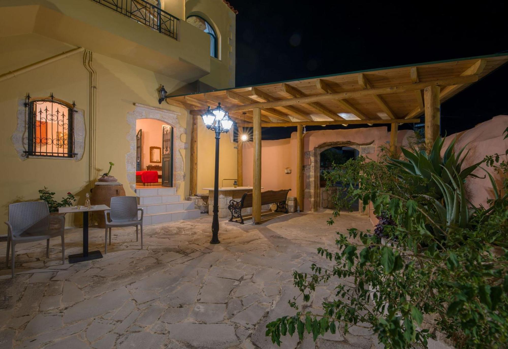 Skandalis Apartments With Pool Chorafakia Exterior photo
