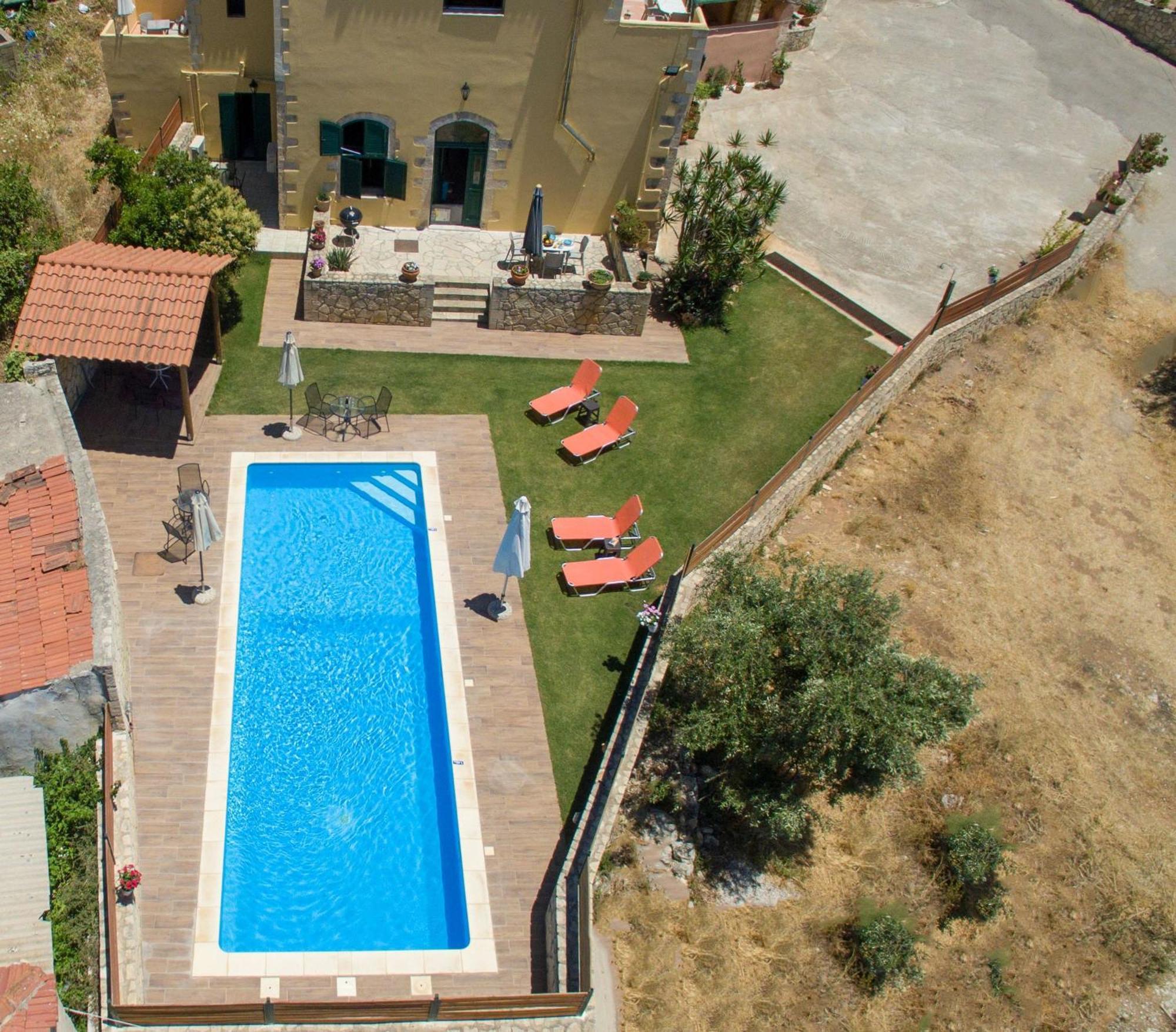 Skandalis Apartments With Pool Chorafakia Exterior photo