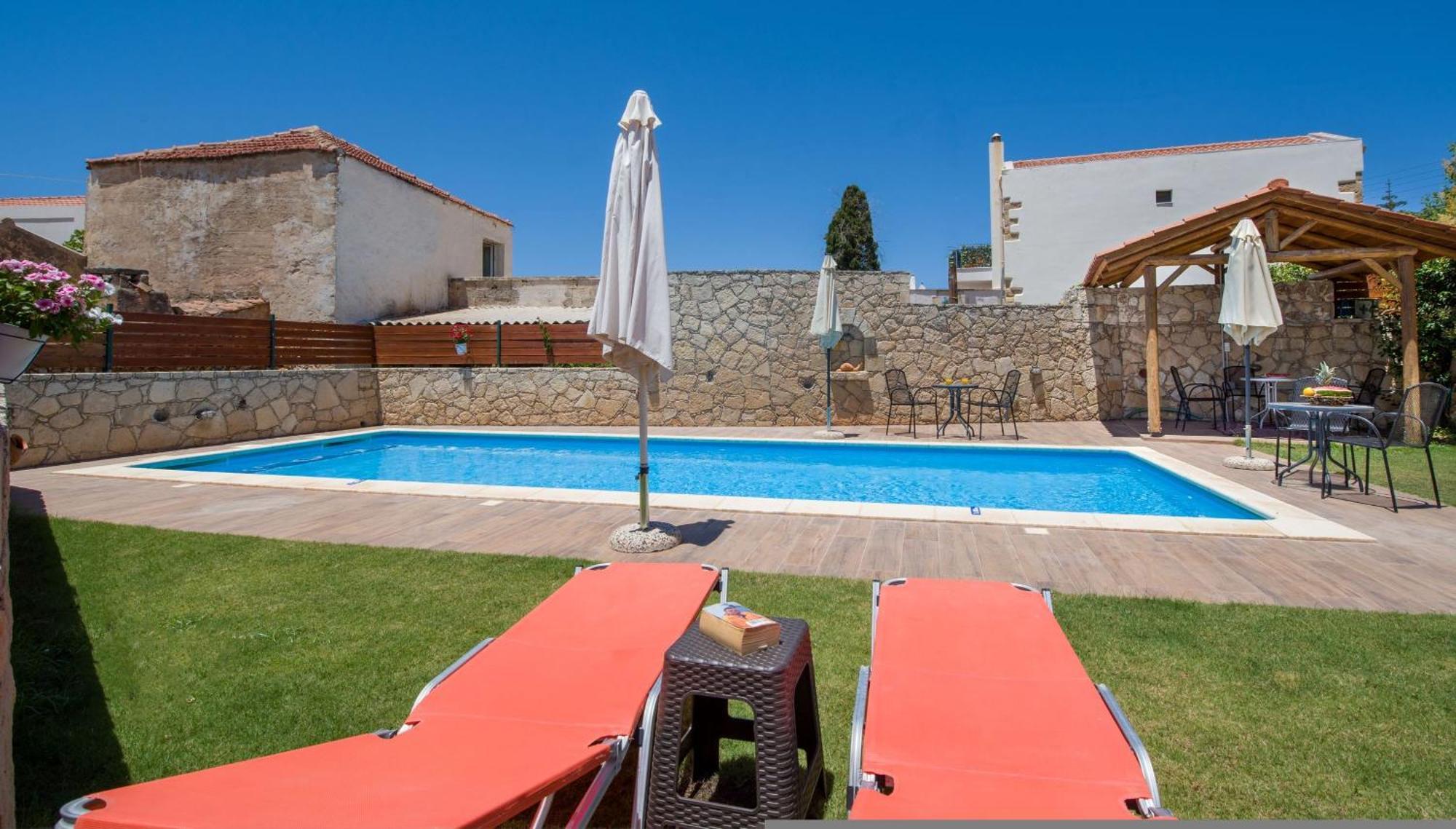 Skandalis Apartments With Pool Chorafakia Exterior photo