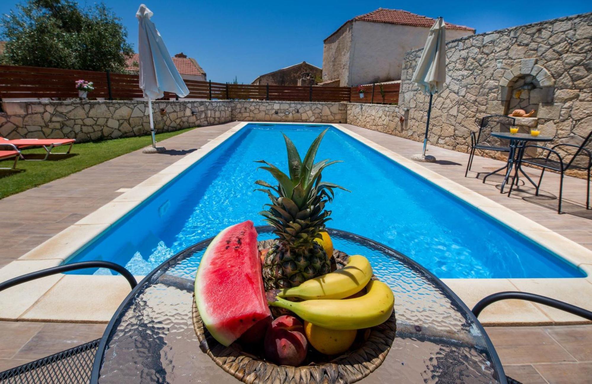 Skandalis Apartments With Pool Chorafakia Exterior photo