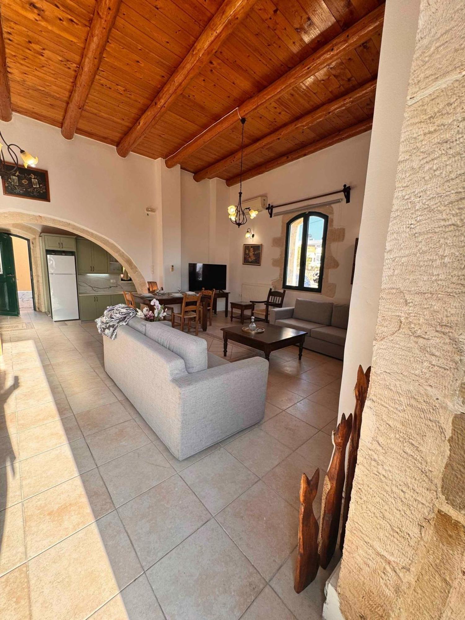 Skandalis Apartments With Pool Chorafakia Exterior photo